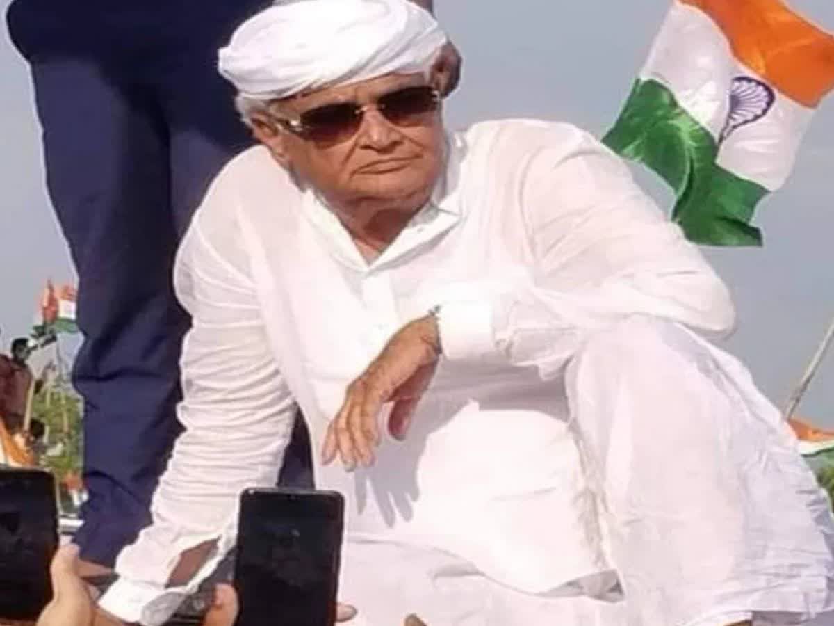 Kirodi Lal Meena : सियासत के बाद किरोड़ी लाल अब लोक गीतों में भी हुए ट्रेंड, गीत सुनकर एक बार तो ‘बाबा’ भी झूम उठे