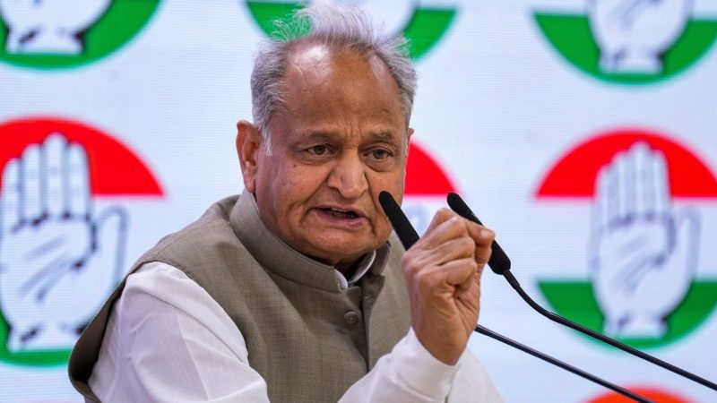 Ashok Gahlot : अब तो पति-पत्नी भी डरते हैं कि कहीं उनके साथ भी….,गहलोत ने कौनसे डर को लेकर बीजेपी को घेर लिया