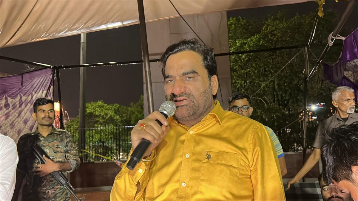 Hanuman Beniwal : सांसद हनुमान बेनीवाल ने भजनलाल सरकार को दे दी यह बड़ी चुनौती, ‘ठेका मंत्री’ कहकर सरकार के इस मंत्री पर जमकर बरसे