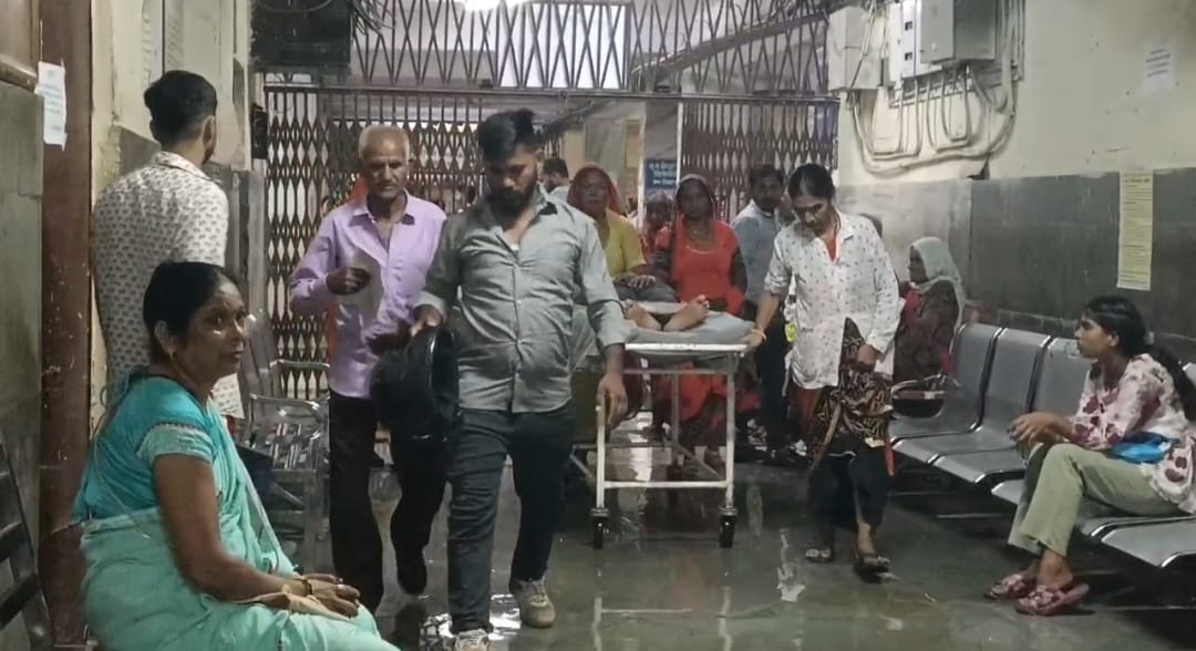 Ajmer news : मूसलाधार बारिश के बाद JLN अस्पताल में बिगड़े हालात, देखिए हैरान भरी तस्वीरे