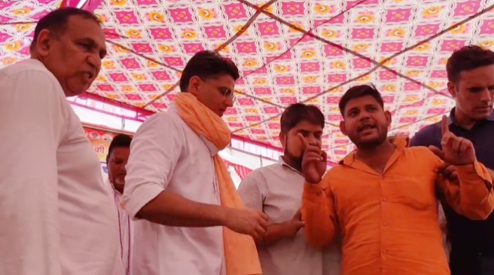 Sachin Pilot : सचिन पायलट के सामने मंच पर क्यों बिफर पड़ा युवक, मीडिया के सामने खोली युवक ने नाराजगी, देखिए वीडियो