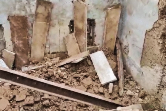 Rajasthan : लो राजस्थान में फिर गिर गई स्कूल की छत, तस्वीर देख कर उड़ जाएंगे होश, जानिए पूरा मामला