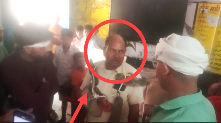 Rajasthan : ठरकी शिक्षक ने मासूम बच्चियों के साथ की ‘वो‘ हरकत, फिर ग्रामीणों ने जूतों की माला पहनाकर किया वो हाल, वीडियो देखकर हो जाओगे हैरान