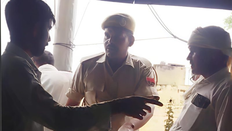 थाने में शिकायत की तो बेल्टों से पीटूंगा, घर से उठवा दूंगा, कॉन्स्टेबल ने यूं दिखाई दबंगई, देखिए वीडियो