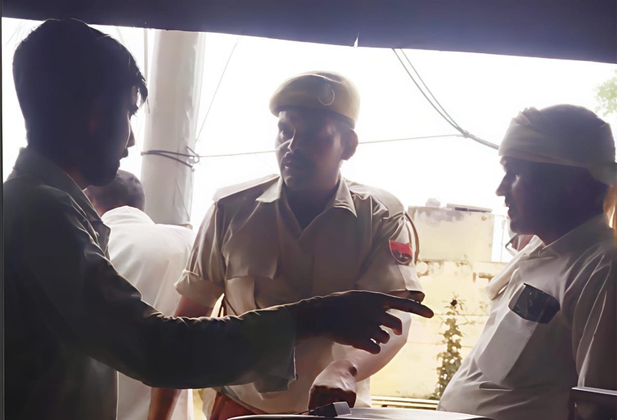 थाने में शिकायत की तो बेल्टों से पीटूंगा, घर से उठवा दूंगा, कॉन्स्टेबल ने यूं दिखाई दबंगई, देखिए वीडियो