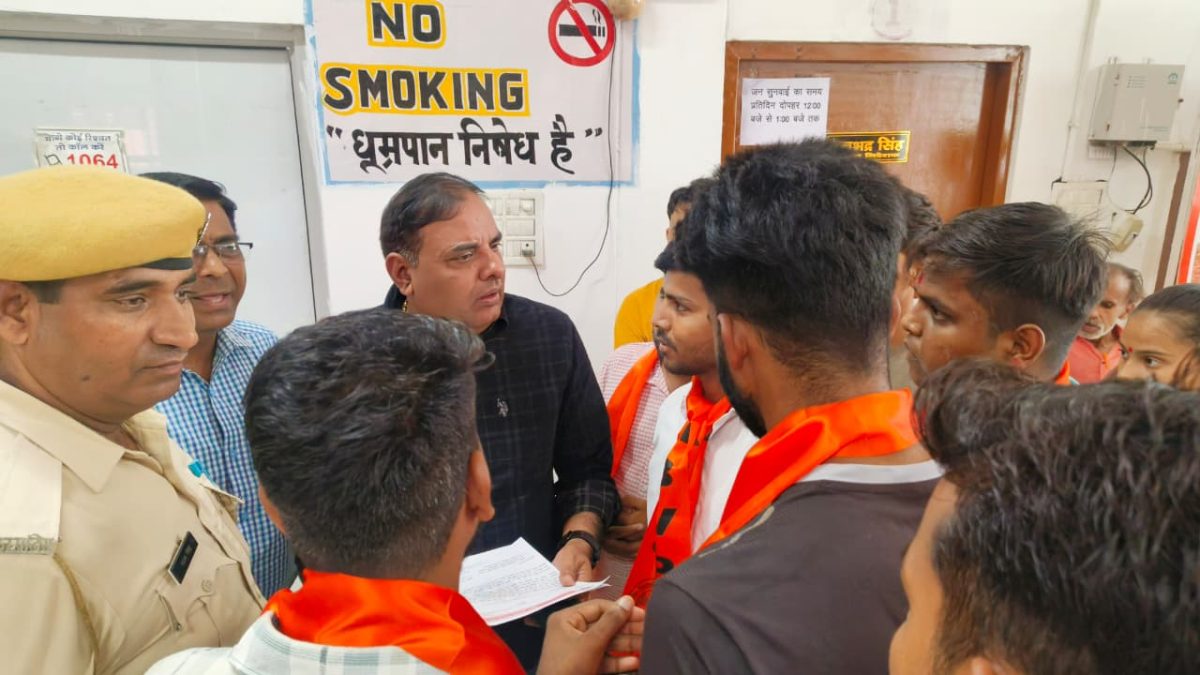 कॉलेज के मार्ग में फेंक दिए मीट के अवशेष, फिर हुआ ABVP ने जो किया….