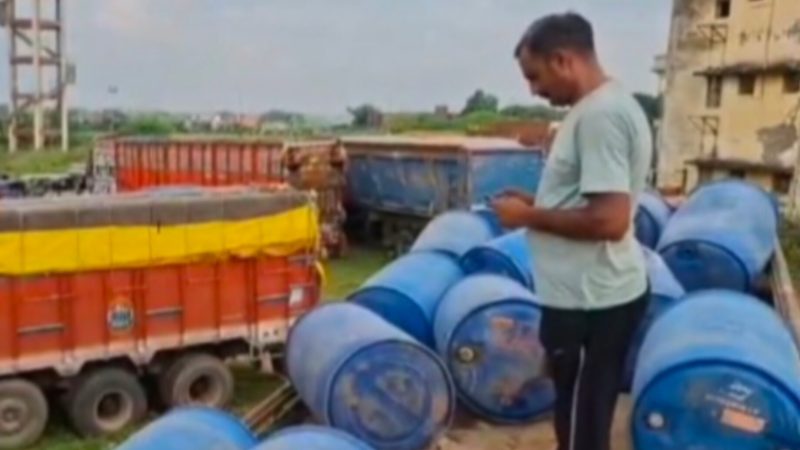 नीले ड्रम में माफियाओं का यह कैसा खेल? जानकर पुलिस भी रह गई हैरान