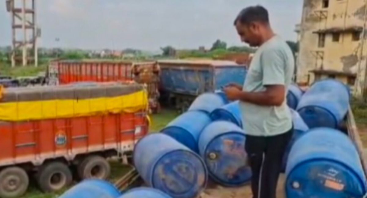 नीले ड्रम में माफियाओं का यह कैसा खेल? जानकर पुलिस भी रह गई हैरान