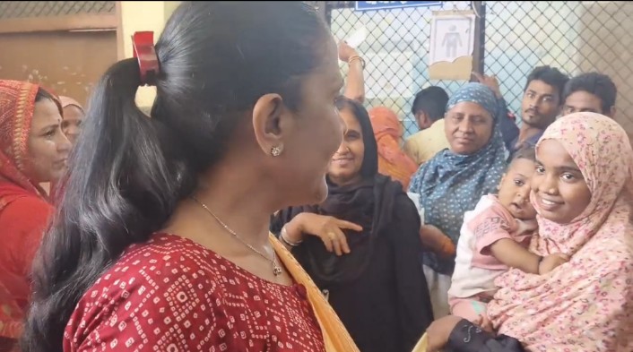 टोंक कलेक्टर चौक गई युवती की उम्र जानकर! कहा ऐसे कैसे काम चलेगा?