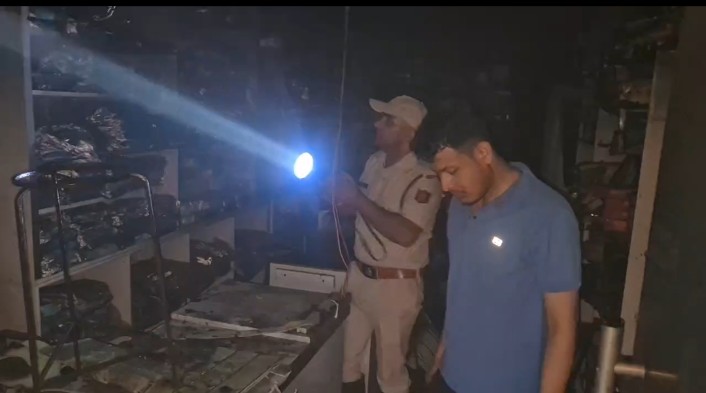 अजमेर मेें भीषण आग का तांडव, प्रचंड आग ने आधा दर्जन दुकानों में मचाई तबाही