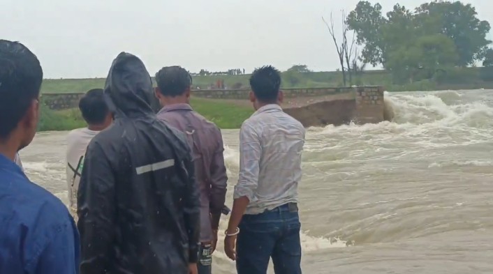 सवाई माधोपुर में बड़ा हादसा, नदी में नाव पलटने से कई लोग डूबे, जानिए लेटेस्ट खबर