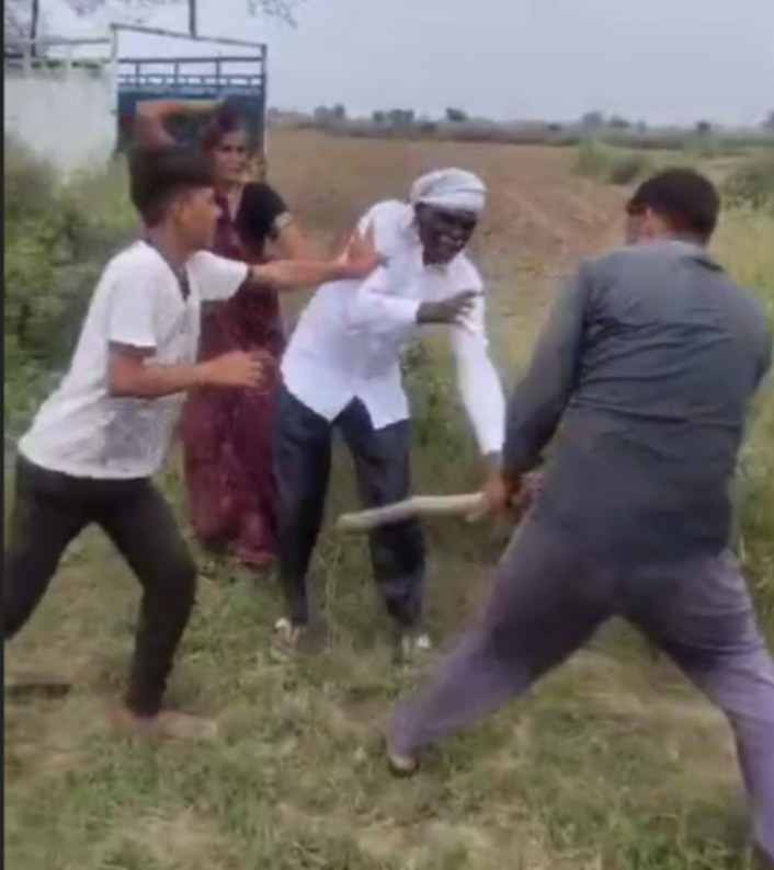 बुजुर्ग दंपति