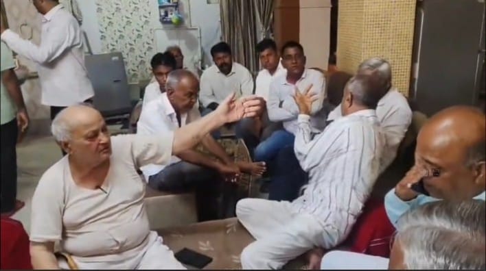 आधी रात बाद डकैतों का तांडव, परिवार को बंधक बनाकर सब लूटा