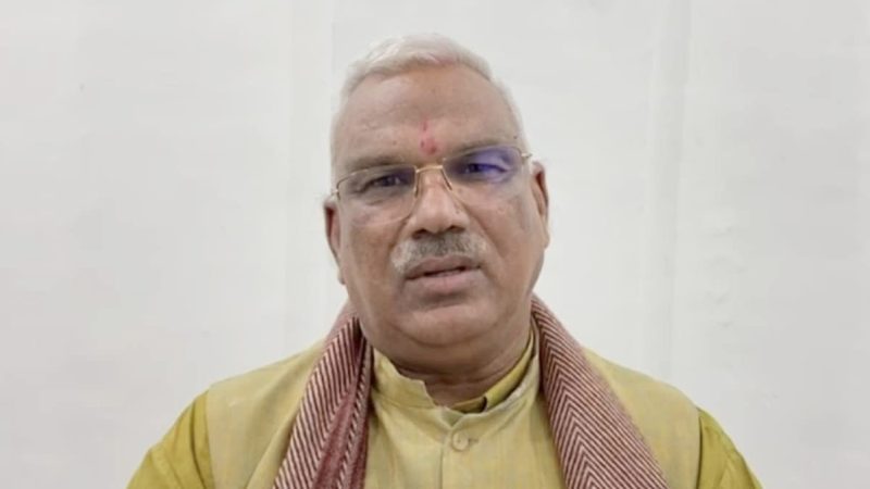गृह राज्य मंत्री जवाहर सिंह पैदल दौड़े कार के पीछे! बीजेपी में मची खलबली
