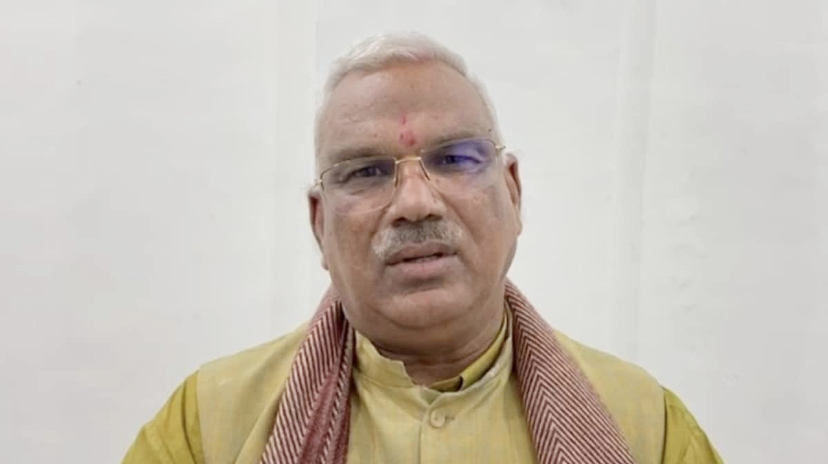 गृह राज्य मंत्री जवाहर सिंह पैदल दौड़े कार के पीछे! बीजेपी में मची खलबली