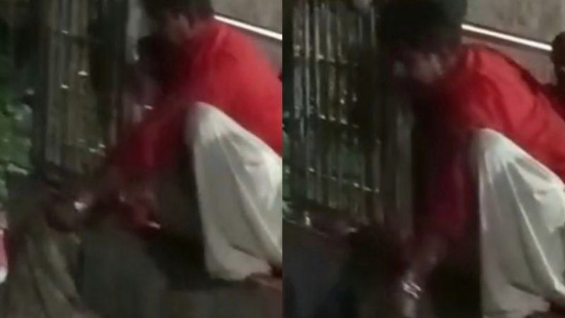 महिला की पीठ पर बरसाए जमकर कोड़े, भीड़ भी नहीं रोका उसे, देखिएं Video