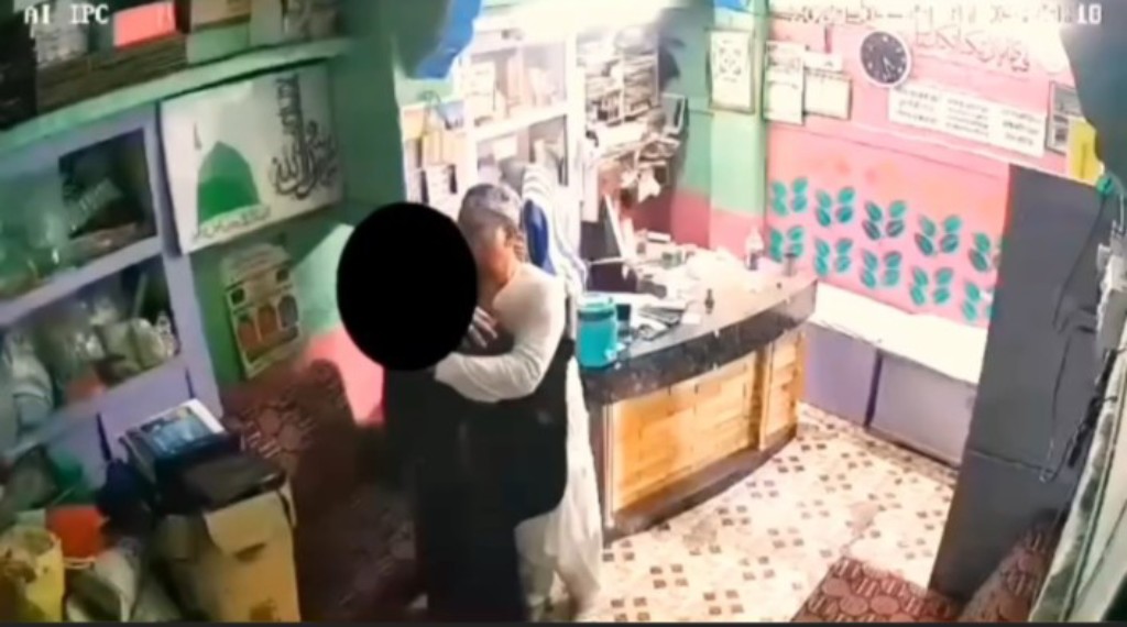 मदरसा टीचर की अश्लील हरकतों का वीडियो वायरल, देखिएं शर्मनाक हरकत का वीडियो