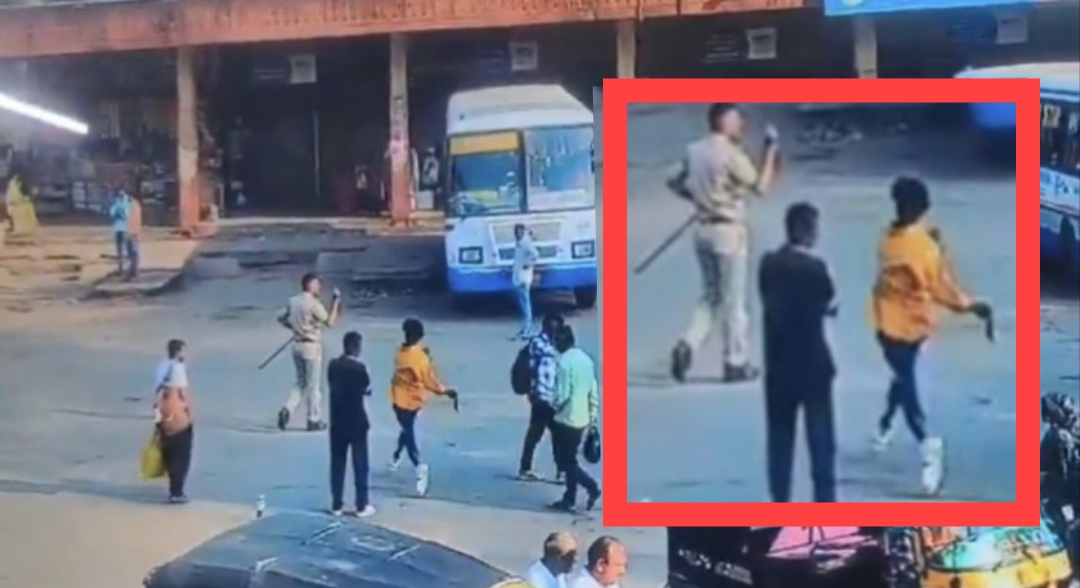 दबंग बदमाशों का दुःसाहस, सरेआम पुलिसकर्मी पर चाकू से किया हमला, देखिए विडियो