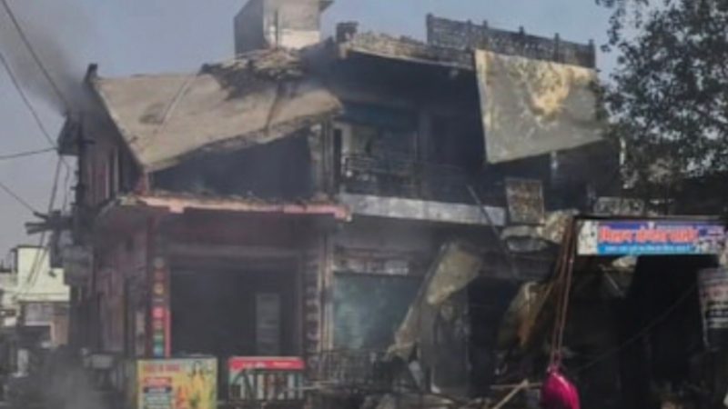 गैस सिलेंडर फटने से दो मंजिला बिल्डिंग गिरी, फिर मच गई सनसनी