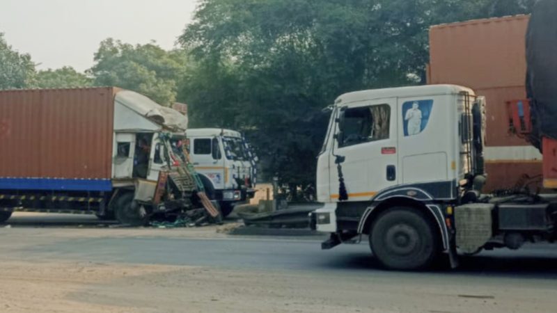 धौलपुर में भीषण सड़क हादसा, एक के बाद एक छह ट्रक टकराए आपस में