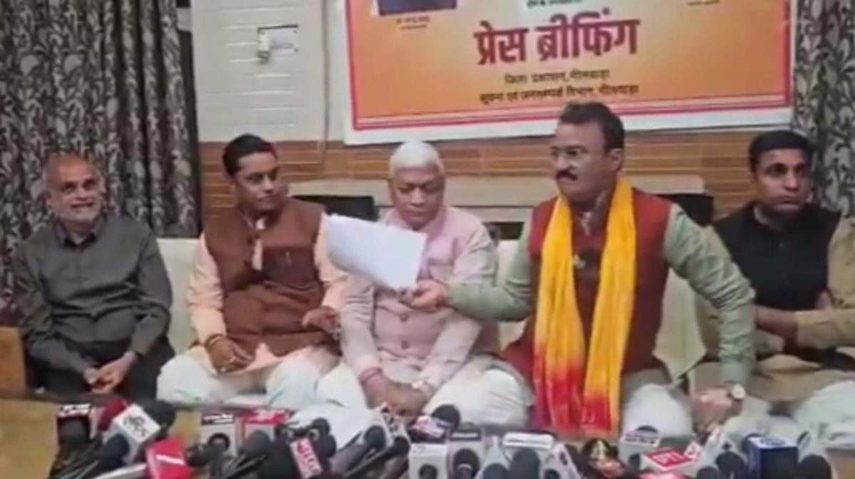 भीलवाड़ा मेें डिप्टी सीएम प्रेमचंद बैरवा पर भड़क गए पत्रकार, बहस का वीडियो वायरल