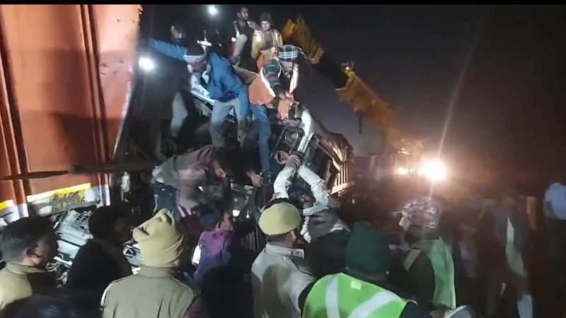 ट्रेलर चालक लटक गया मौत के मुंह में, फिर तीन घण्टे बाद यूं बची जान, जानिए क्या हुआ था