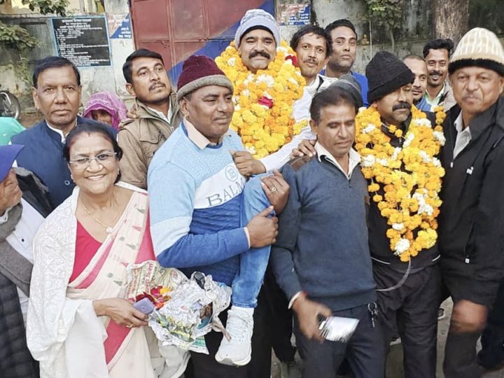 जिसने मोर मारकर खाया, कांग्रेस ने जेल से बाहर आने पर मंत्रियों जैसा किया स्वागत, ढोल नगाड़े बजा दिए….शर्मनाक खबर