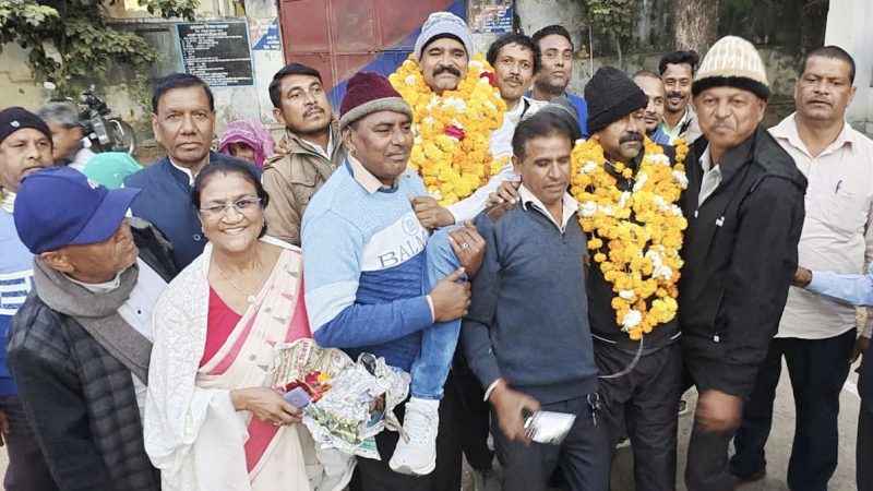 जिसने मोर मारकर खाया, कांग्रेस ने जेल से बाहर आने पर मंत्रियों जैसा किया स्वागत, ढोल नगाड़े बजा दिए….शर्मनाक खबर