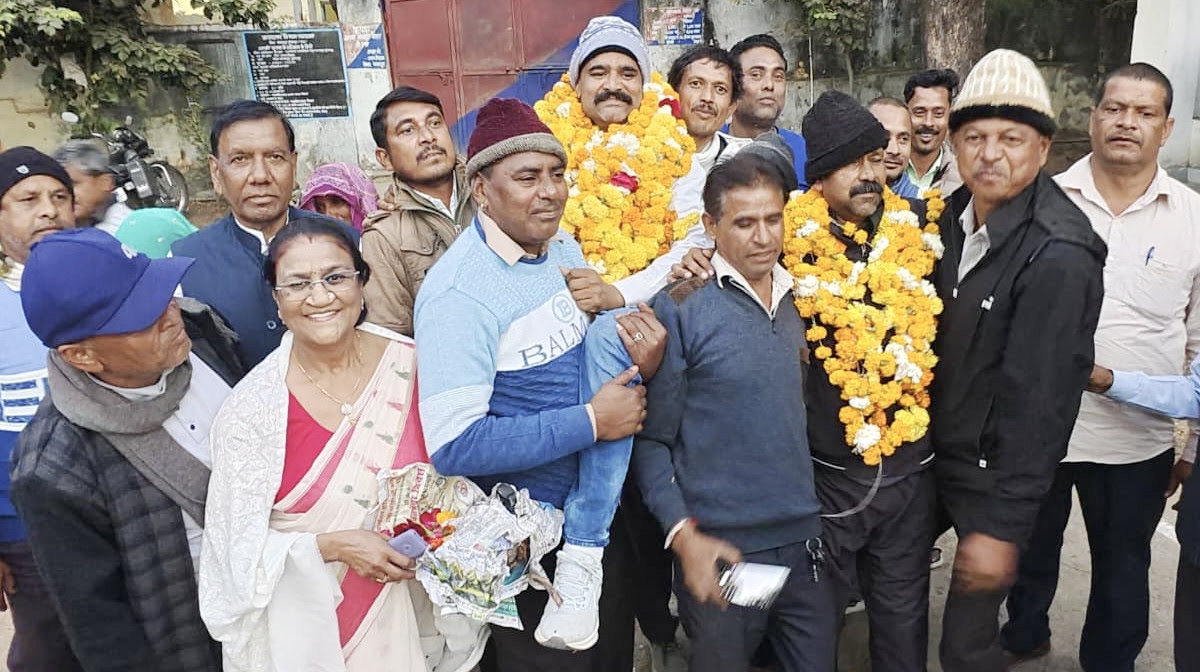 जिसने मोर मारकर खाया, कांग्रेस ने जेल से बाहर आने पर मंत्रियों जैसा किया स्वागत, ढोल नगाड़े बजा दिए….शर्मनाक खबर