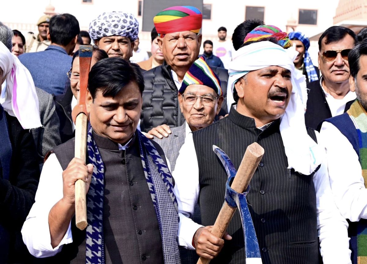 गेती और फावड़ा लेकर क्यों पहुंच गए डोटासरा और जूली, फिर हुआ जोरदार हंगामा, जानिए फिर क्या हुआ