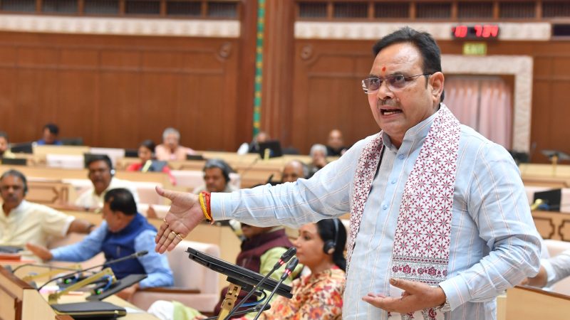 विधानसभा से भग गया विपक्ष! सरकार बनाम विपक्ष का जमकर घमासान, CM ने दी बहस की चुनौती, जानिए सच्चाई