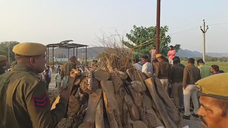 चिता से शव को उठाकर ले गई पुलिस, परिजनों ने फिर किया जमकर बवाल, जानिए क्या है मामला