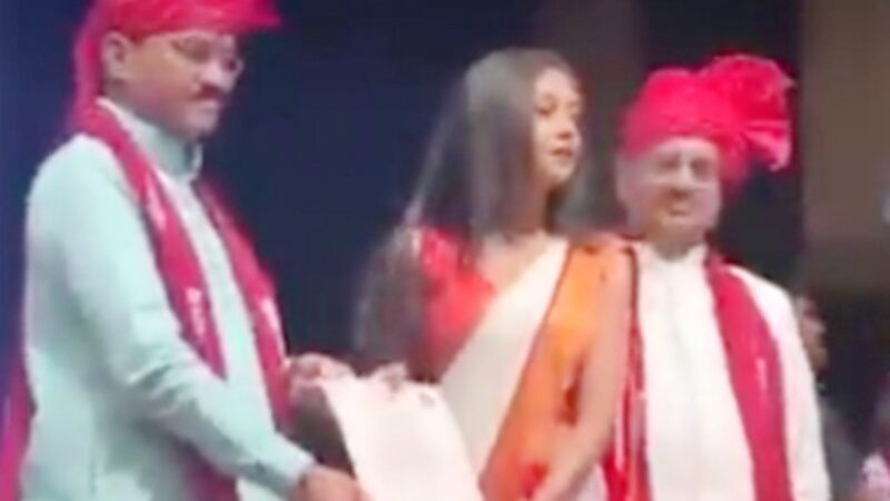 डिप्टी सीएम प्रेमचंद बैरवा के सामने छात्रा ने दिखाया गुस्सा, अब छात्रा की हो रही है आलोचना, जानिए क्यों